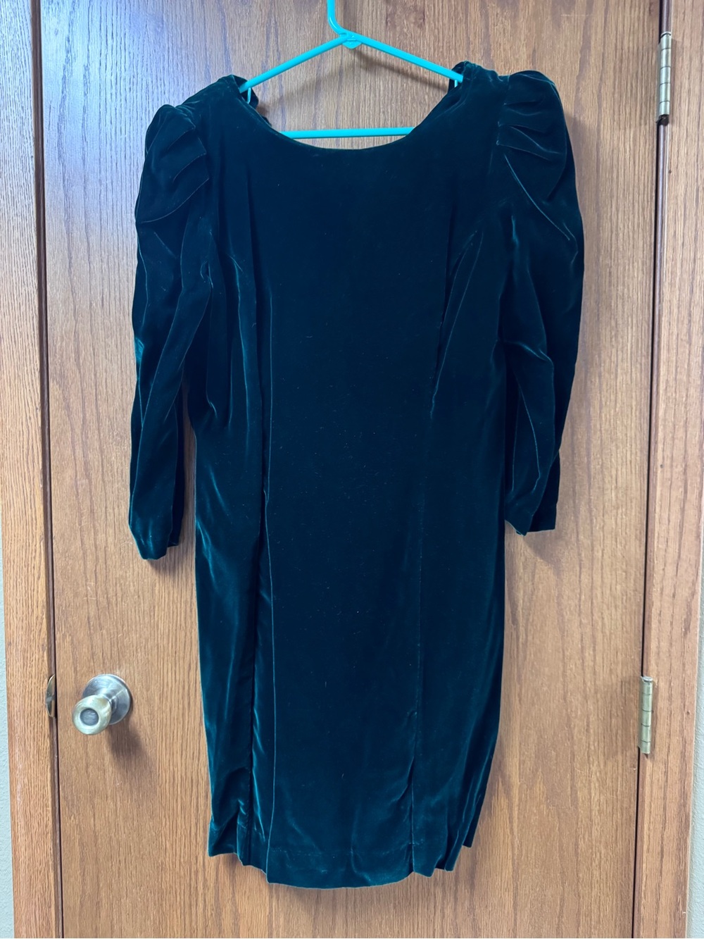 Classic Velvet Puff-Sleeve Dress in Deep Green